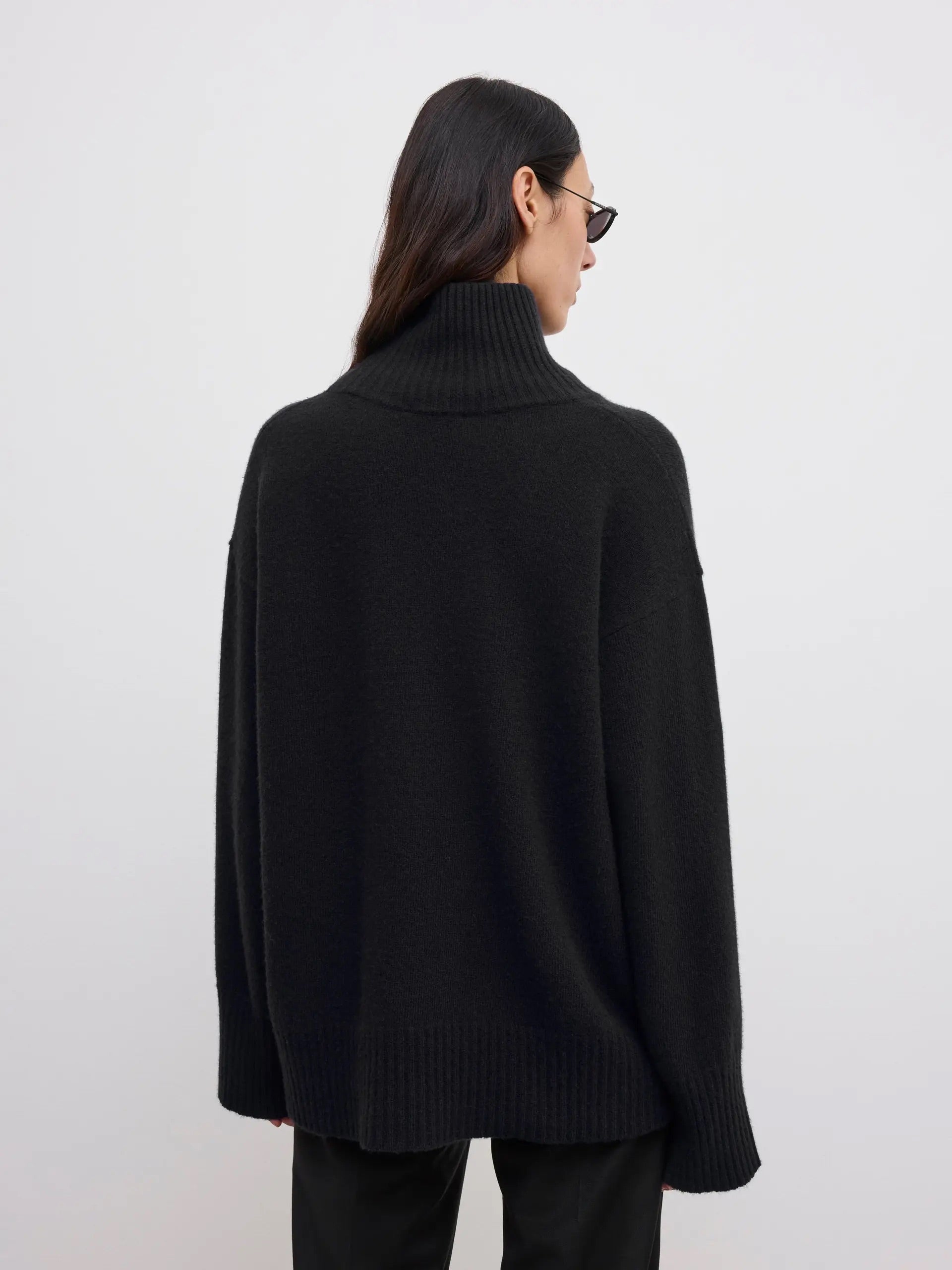 Soft Wool Turtleneck - Black