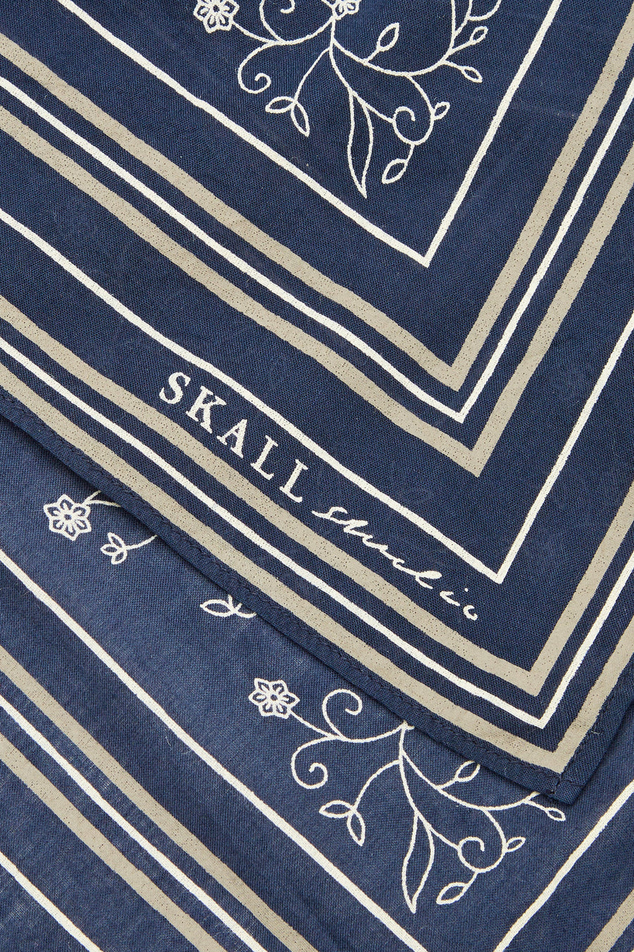 Classic Scarf 55x55 Navy/Beige/Cream