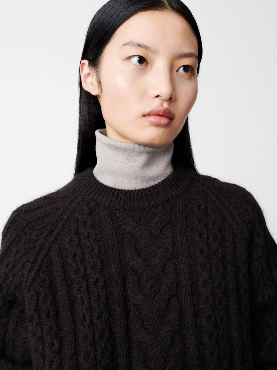 Molve Cable Knit