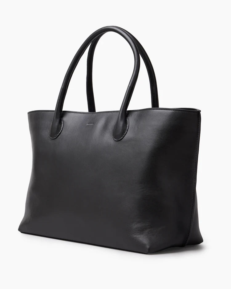 The Grace Tote Solid Black - ensemble